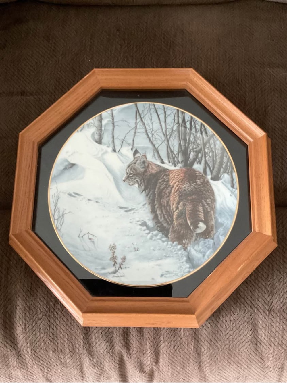 Hamilton Collection “Close Encounter” Plate w/Wood-Framed Lynx Winter Scene Wall